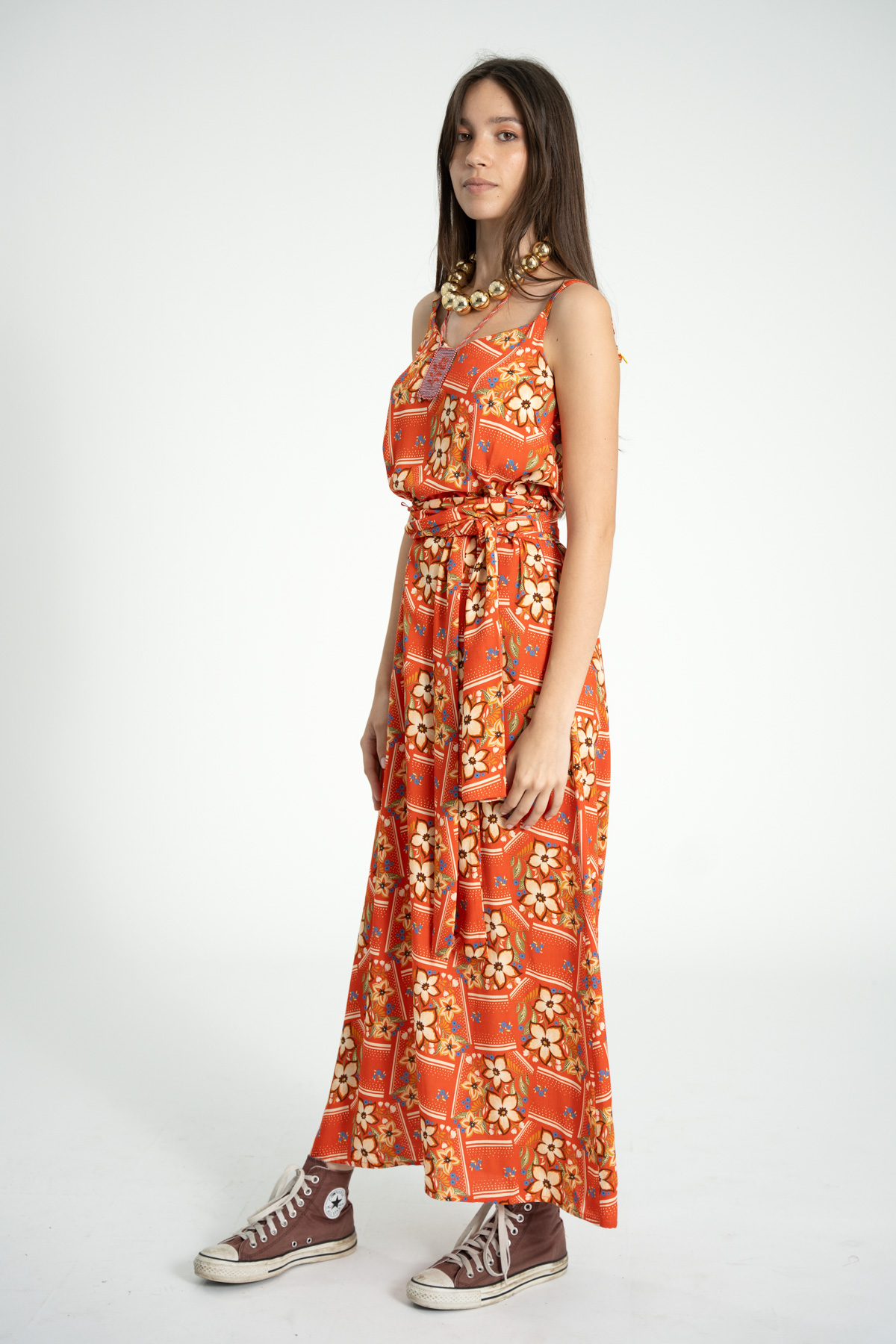 Długa sukienka czerwona z kwiatowym nadrukiem 1